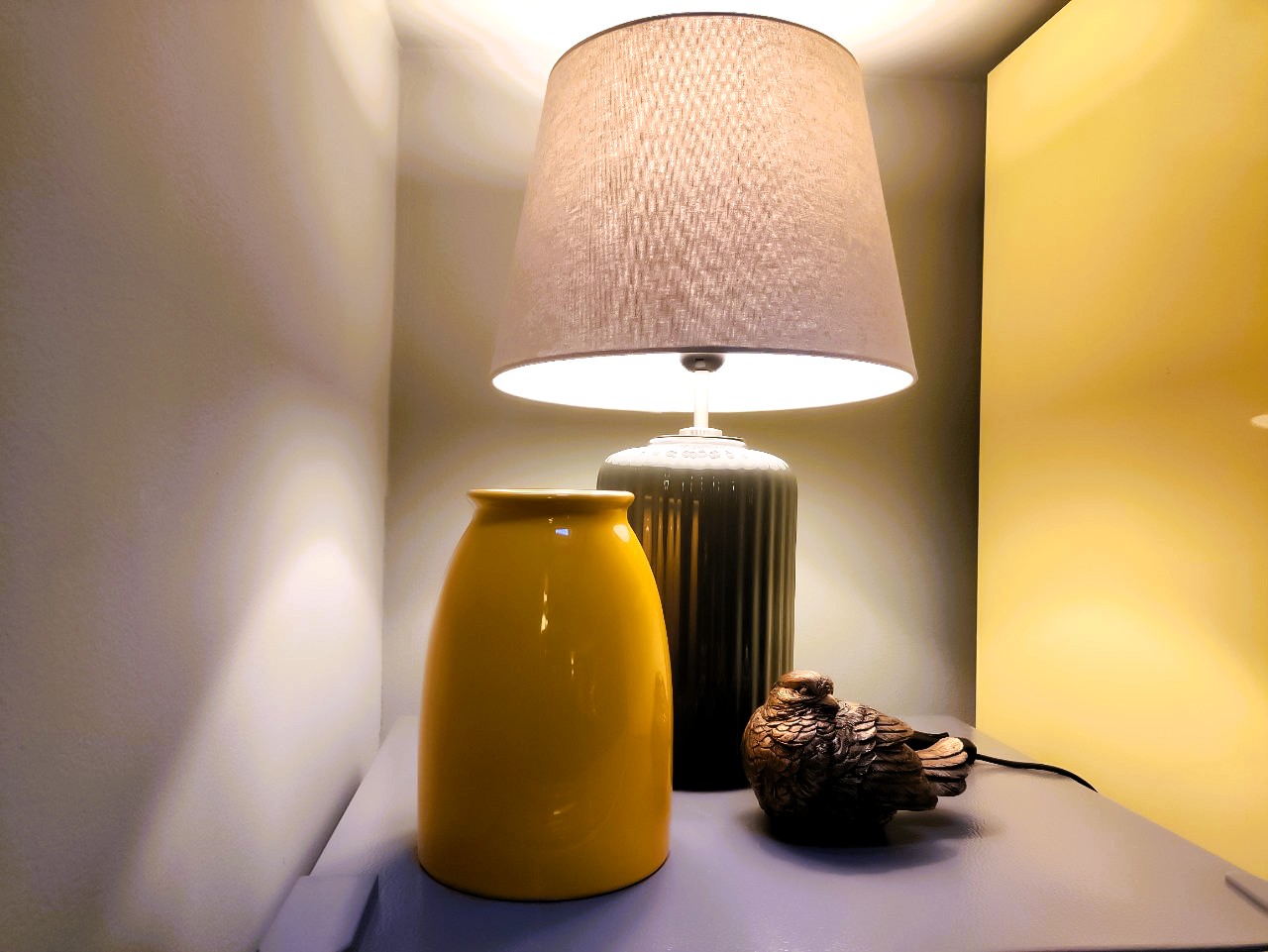 La Serenissima sparrow and lamp artwork